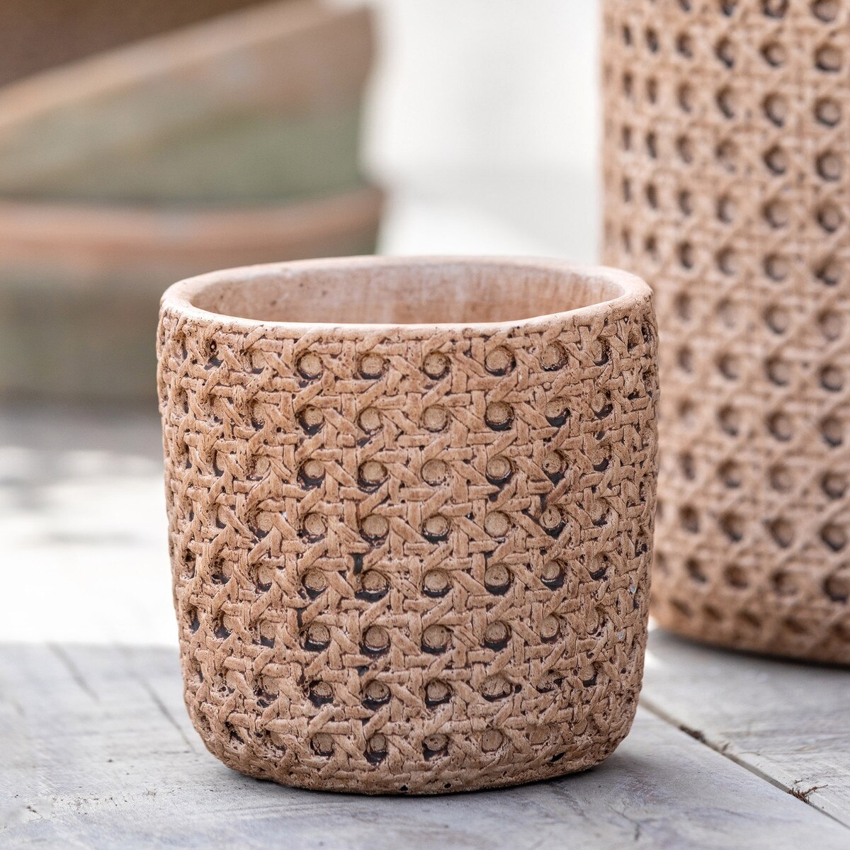 Cane Relief Pattern Cement Pot, 4.25"